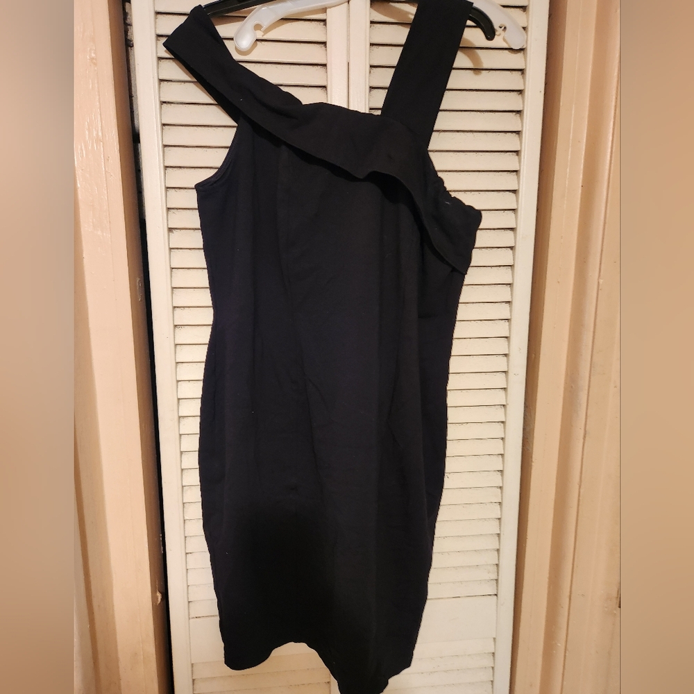 Fashion 2 Figure off one shoulder black dress size 2. Street size 16/18